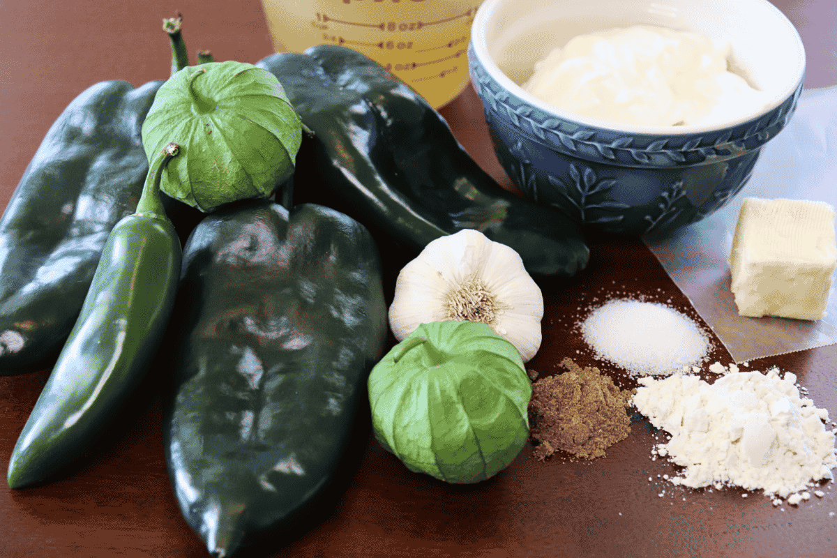 Shows the ingredients for the poblano crema recipe
